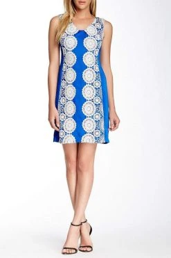 Cocktail Dresses Muse - V-Neck Sheath Dress M2323M