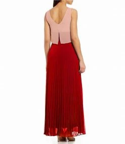 Sangria - DWKO624 Sleeveless Popover Accordion Dress
