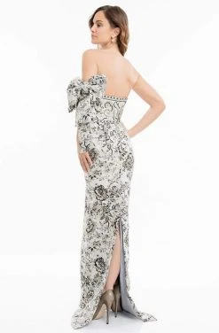 Terani Couture - 1821E7143 Two Toned Gown With Bow And Shawl