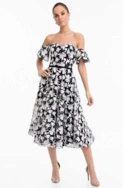 Plus Size Dresses Terani Couture - 1822C7056 Printed Semi-Sweetheart Tea Length Dress