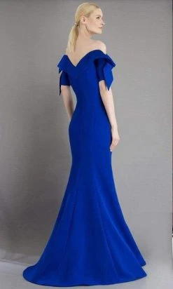 Janique - 1940 Off-Shoulder Trumpet Dress With Ruffled Slit And Train