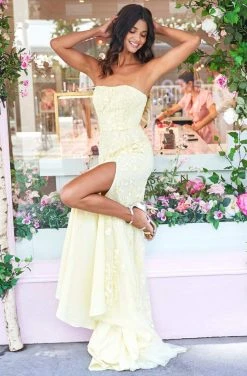 Sherri Hill - 53345 High Slit Straight Neck Strapless Lace Dress